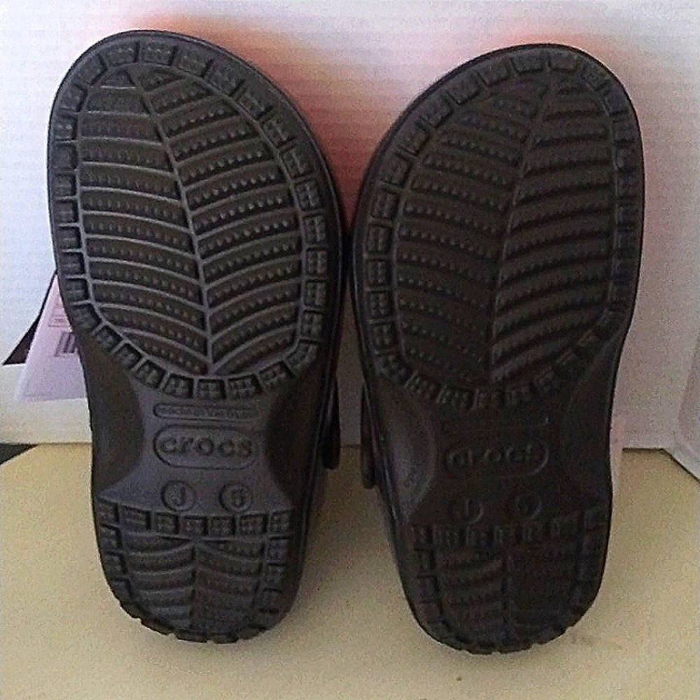 Let's Take a Bite! Crocs classic clog Hershey Reese's Orange Jr 5 EVA NWT No Box - Picture 6 of 13